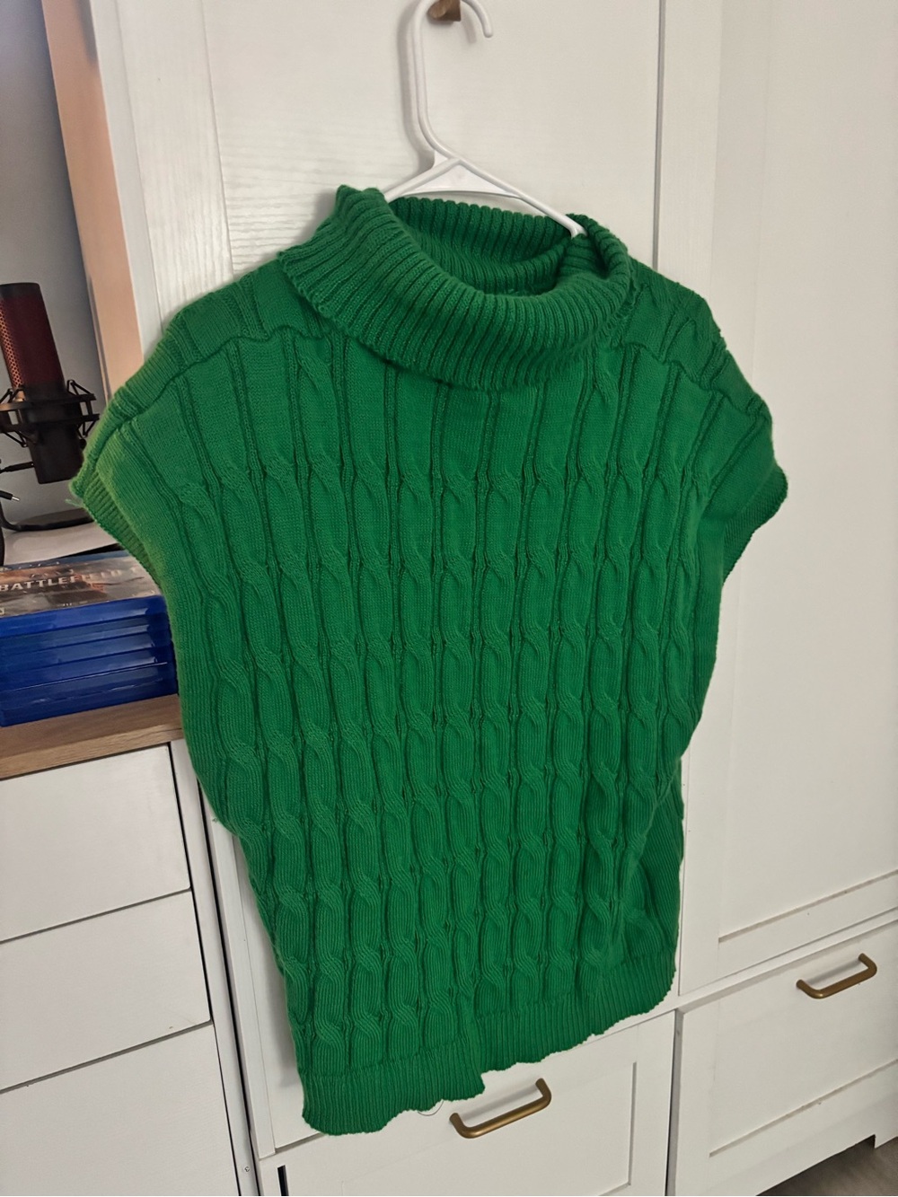 SHEIN Green Sleeveless TurtleNeck Top